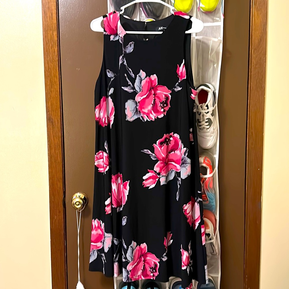 Anne Klein mid length dress, size XL, very beautiful black with pink flowers.